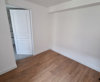 Location Appartement rénové 2 pièces Pussay (91740) - centre ville