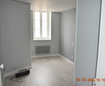 Location Appartement rénové 4 pièces Saint-Pourçain-sur-Sioule (03500) - fbg national