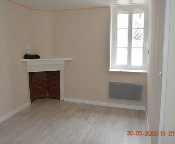 Location Appartement rénové 4 pièces Saint-Pourçain-sur-Sioule (03500) - fbg national