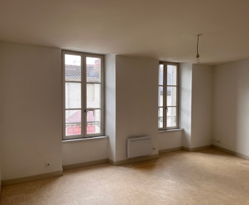 Location Appartement 3 pièces Chemillé (49120) - Plein Centre-Ville