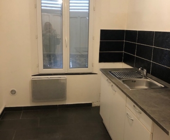 Location Appartement  pièce Sens (89100)