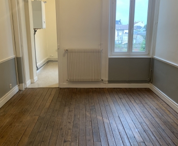 Location Appartement 2 pièces Reims (51100) - 53 rue de Neufchâtel (1er étage droit)