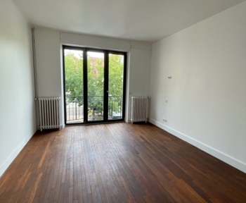 Location Appartement atypique 5 pièces Cosne-Cours-sur-Loire (58200) - cœur de ville