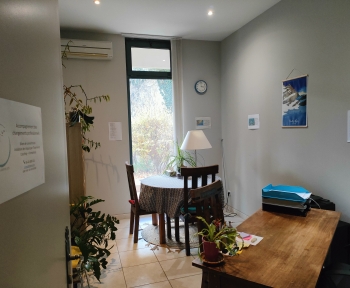 Location Local professionnel 3 pièces Cavaillon (84300) - Place M Bouchet