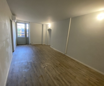 Location Appartement 2 pièces Préchac (33730) - Centre ville, proche commerces de proximité