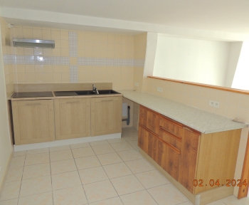 Location Appartement rénové 4 pièces Vic-Fezensac (32190)