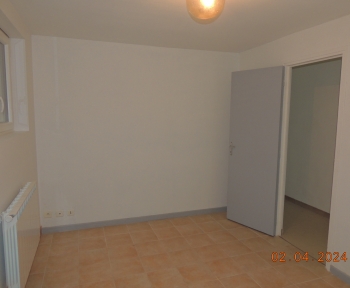 Location Appartement rénové 4 pièces Vic-Fezensac (32190)