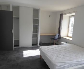 Location Appartement 1 pièce Yssingeaux (43200) - Colocation