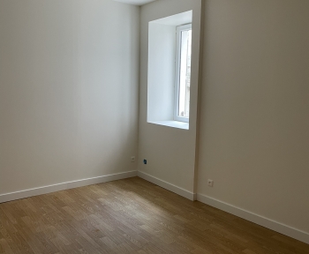 Location Appartement 2 pièces Givry (71640) - Centre ville