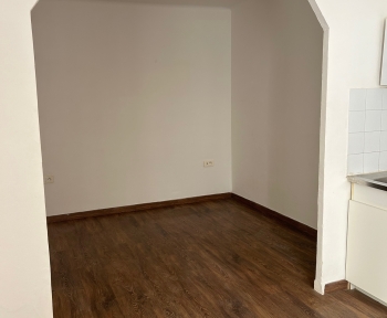 Location Appartement 1 pièce Trets (13530) - AU CALME