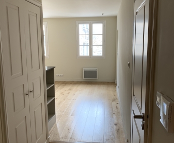 Location Appartement 2 pièces Nîmes (30000) - GRAND RUE 