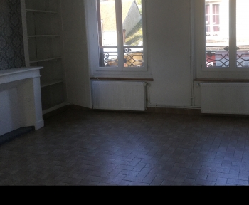 Location Appartement rénové 5 pièces  () - CENTRE VILLE TILLIERES SUR AVRE