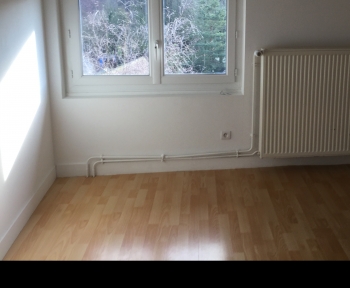 Location Appartement rénové 5 pièces  () - CENTRE VILLE TILLIERES SUR AVRE