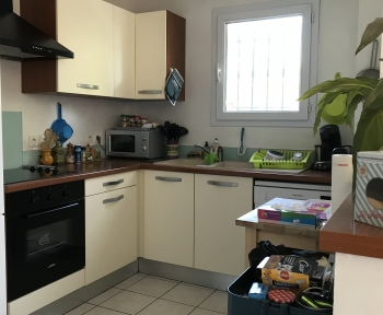 Location Appartement 3 pièces Cairanne (84290) - Dans une résidence établie en campagne.