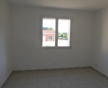 Location Maison avec jardin 4 pièces Puy-Guillaume (63290) - PROCHE CENTRE VILLE