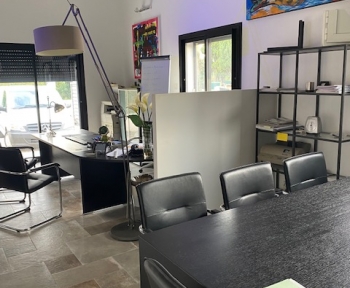 Location Local professionnel 3 pièces Aubagne (13400) - BEL EMPLACEMENT