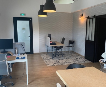 Location Local professionnel 4 pièces Aubagne (13400) - BEL EMPLACEMENT