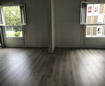 Location Appartement 1 pièce Stains (93240) - proche RER D PIERREFITTE/STAINS