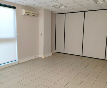 Location Bureau 5 pièces Avignon (84000) - Agroparc